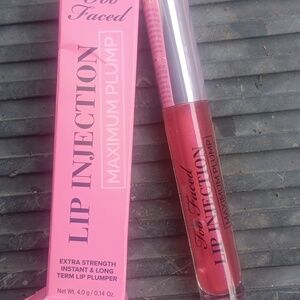 Too Faced Lip Injection MaxPlump xtra Strength Lip Injection cotton candy kisses